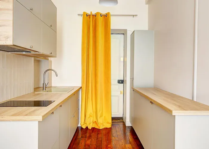 Apartment Coco Meulin Rouge