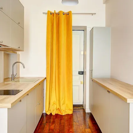 Apartment Coco Meulin Rouge