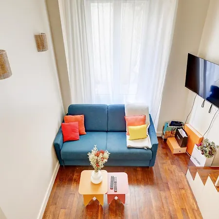 Coco Meulin Rouge Apartment *